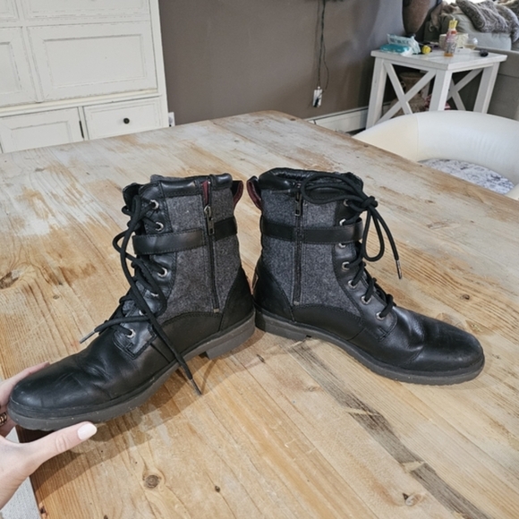 UGG Kesey Boots - Picture 3 of 10